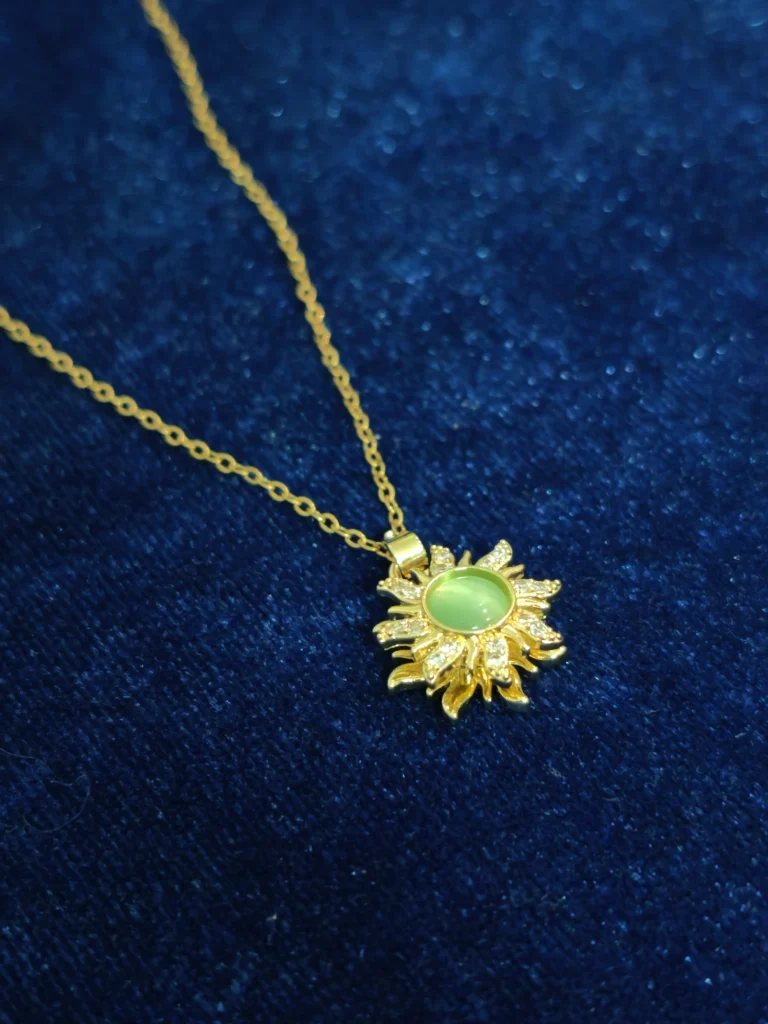 Green Sunburst Revolving Chain